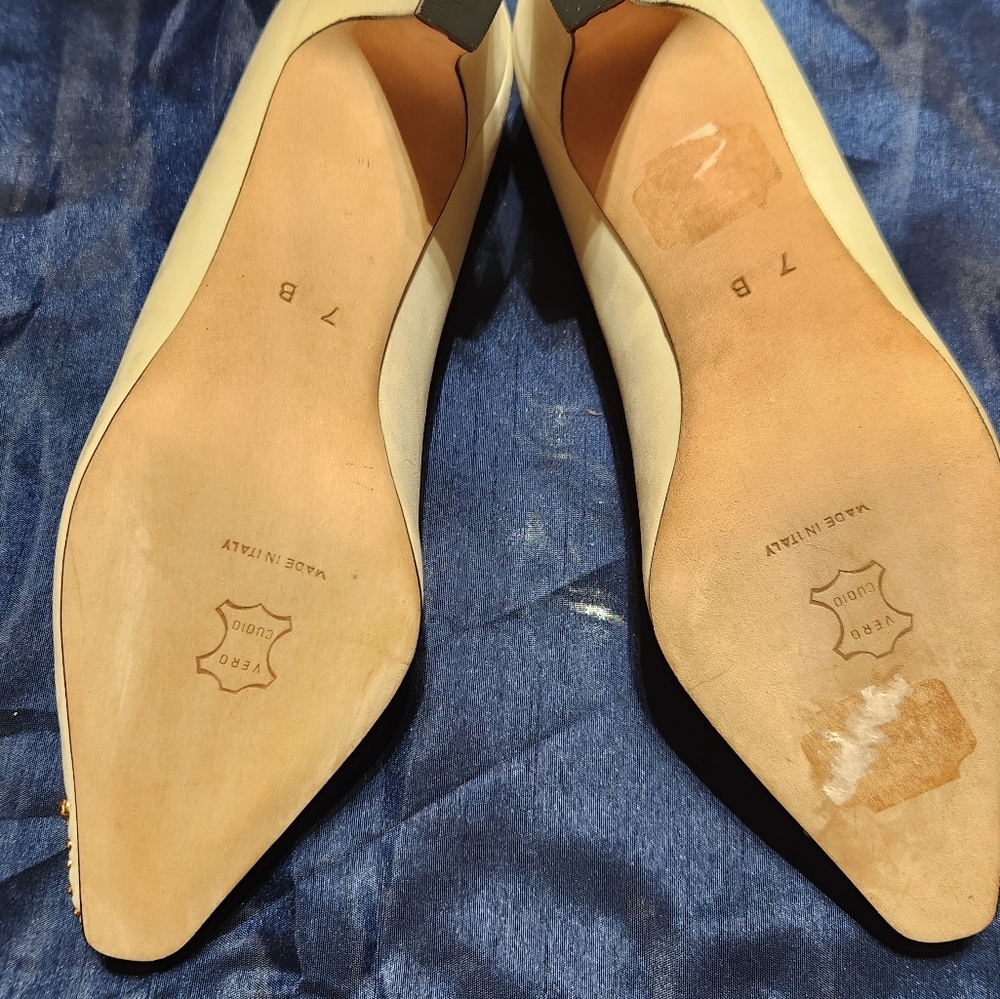 Vintage Escada Cream Pumps with Gold Accents - Picture 4 of 8